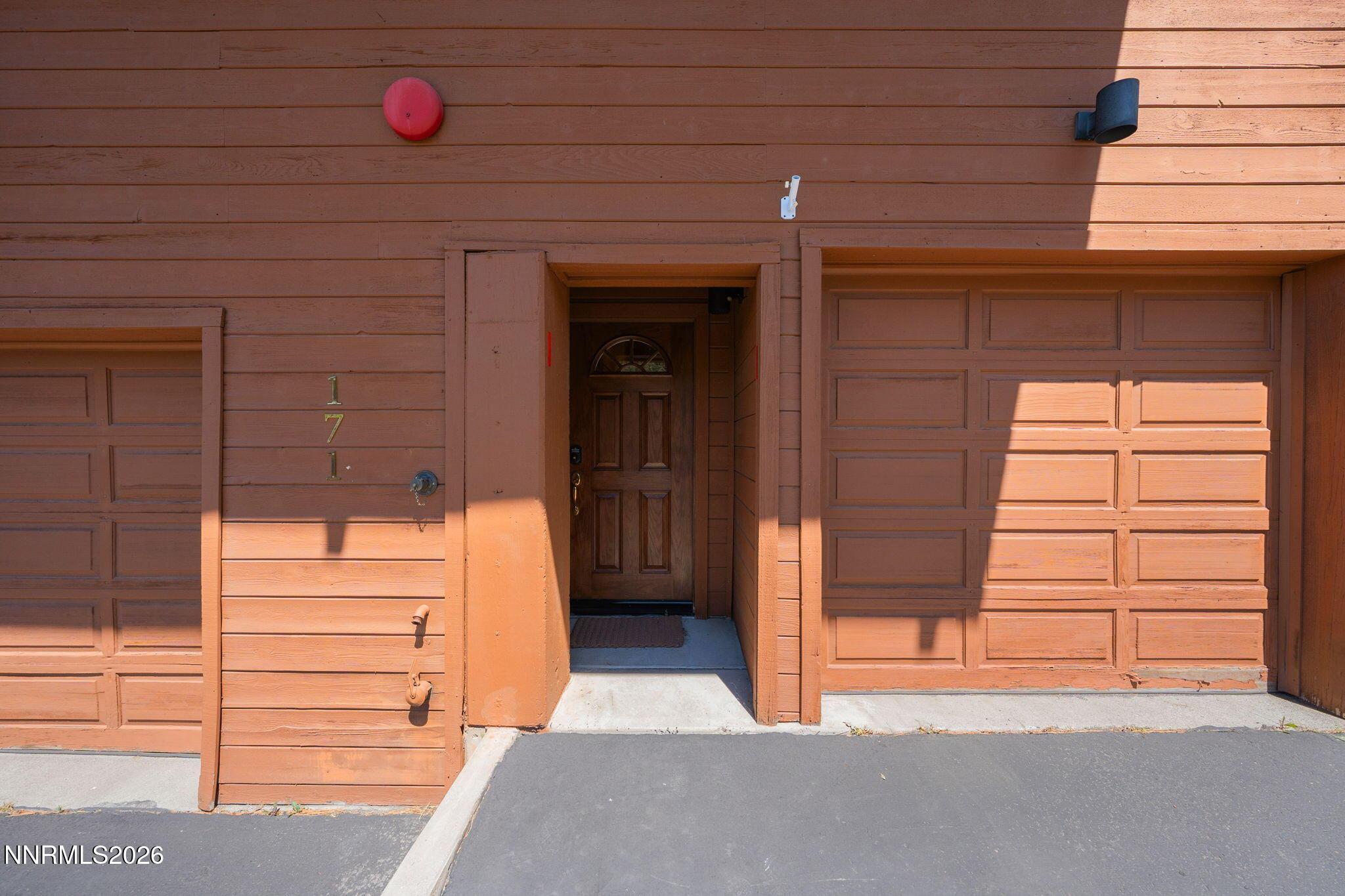 Image 4: 51-web-or-mls-400 Fairview unit 171-33