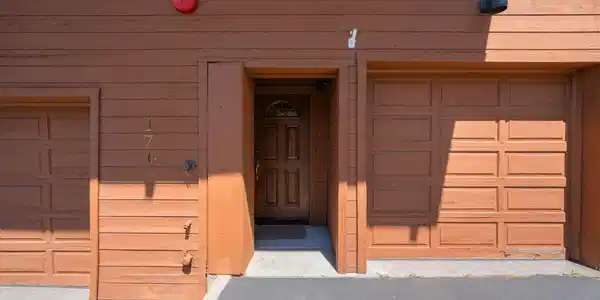 Image 4: 51-web-or-mls-400 Fairview unit 171-33