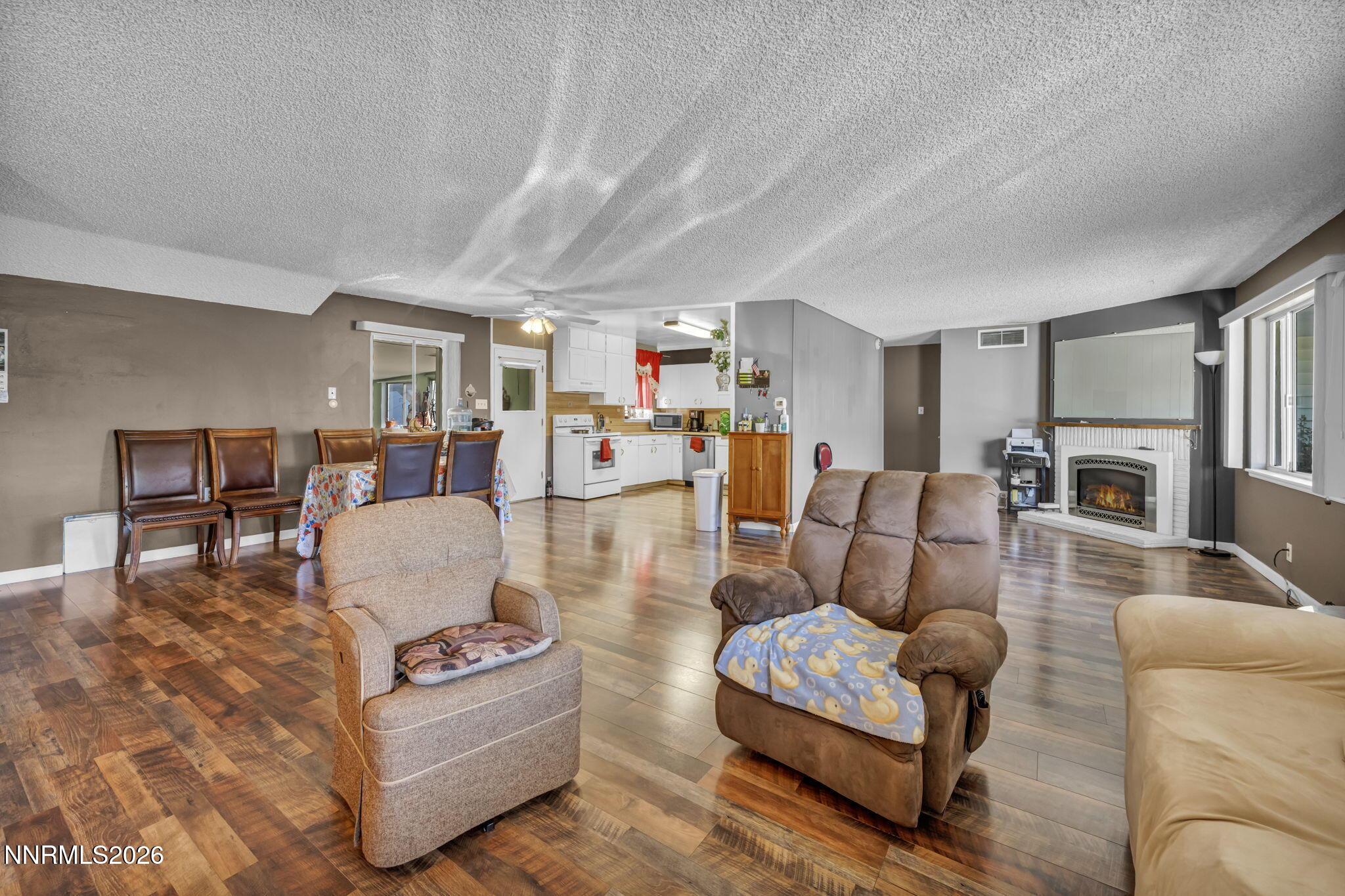 Image 3: 23-web-or-mls-18-e-prater-way