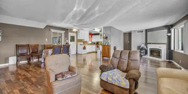 Image 3: 23-web-or-mls-18-e-prater-way