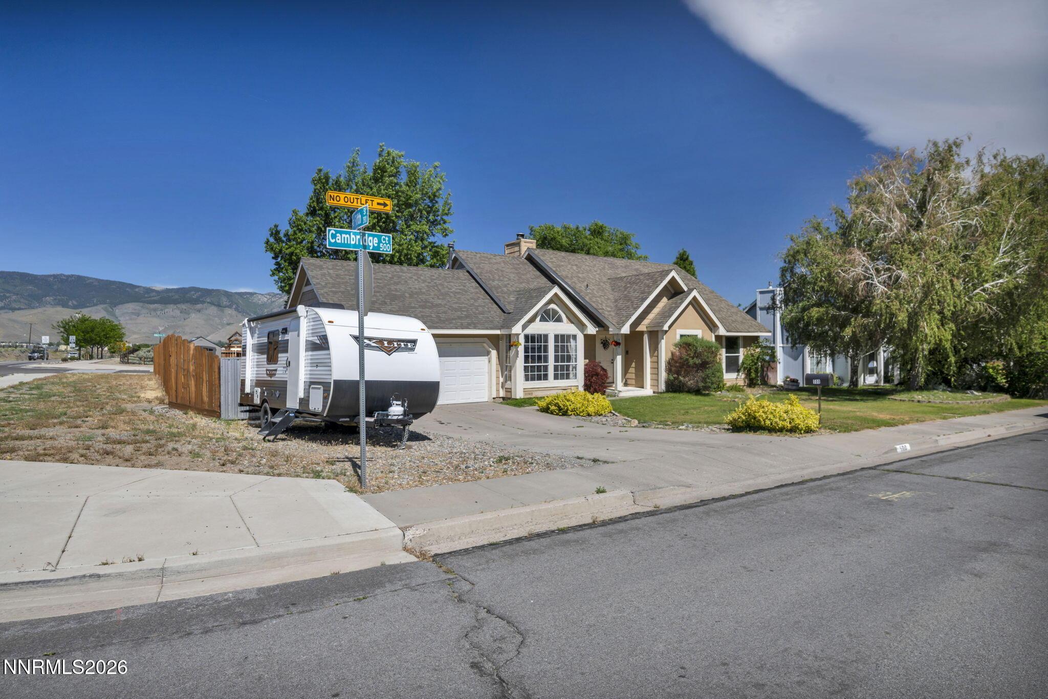 Image 3: 4-web-or-mls-500-cambridge-ct