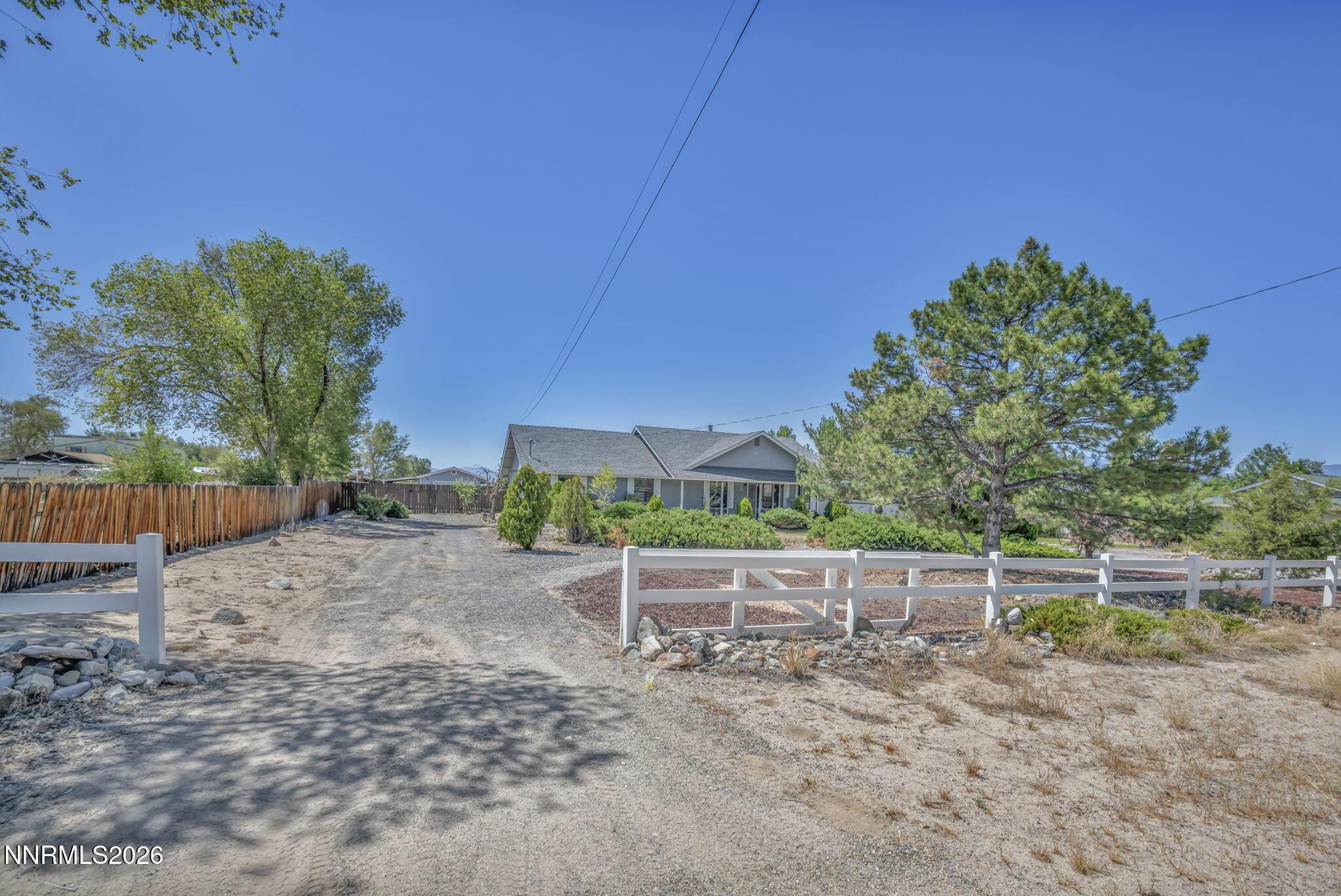 Image 2: 5-web-or-mls-1641-johnson-ln