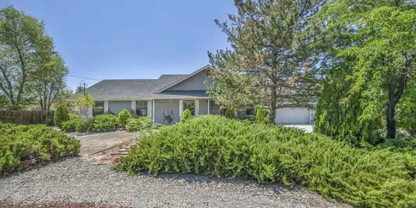 Image 3: 6-web-or-mls-1641-johnson-ln