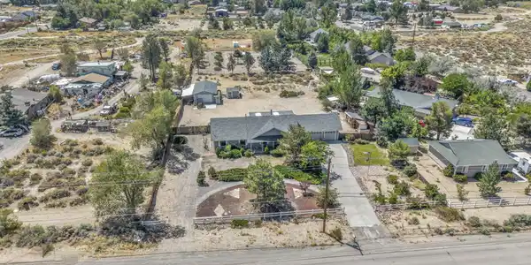 Image 4: 38-web-or-mls-1641-johnson-ln