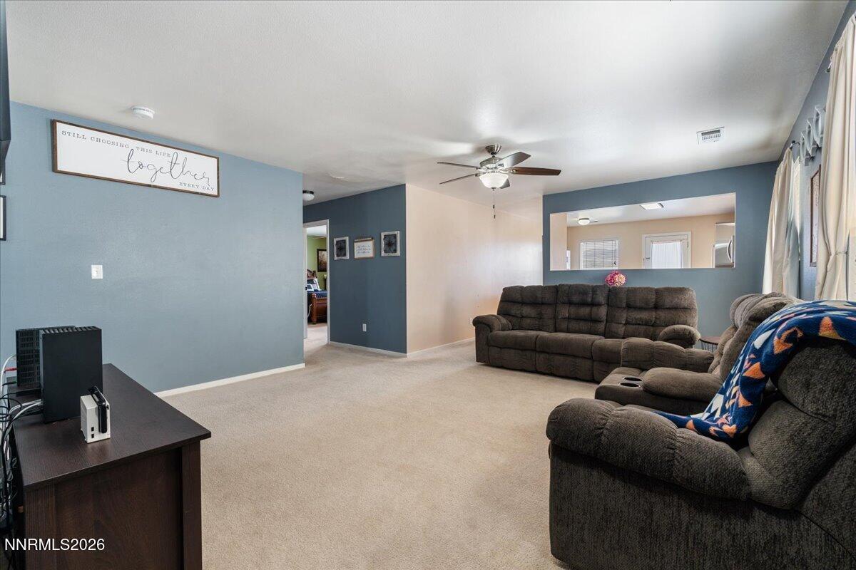 Image 4: Living Room