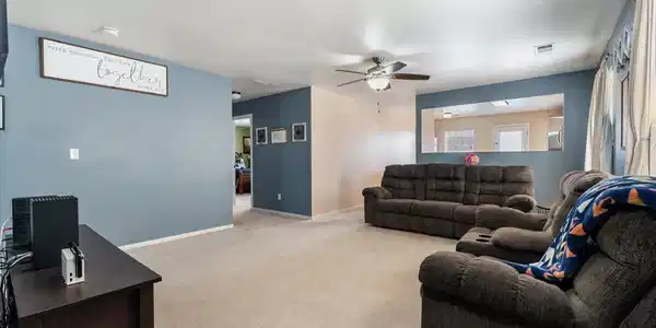Image 4: Living Room