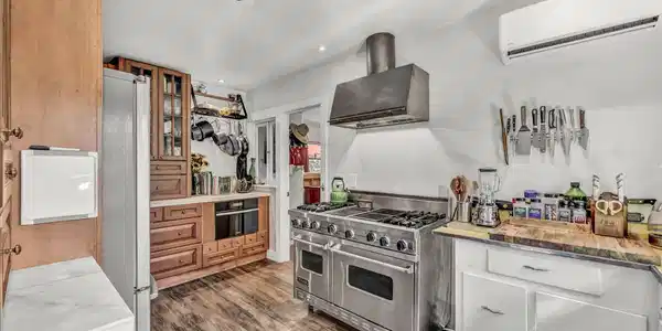 Image 4: 70-web-or-mls-2865-waegle-wy