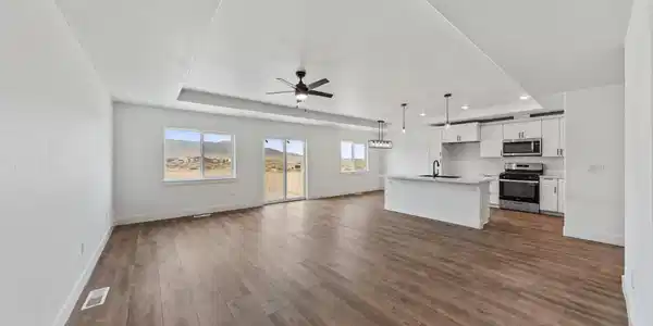Image 3: Kitchen/Dining/Living