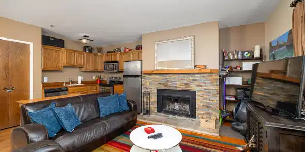 Image 2: Living Area