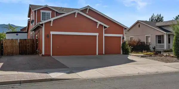 Image 3: 01-9045 Andraste Way-100