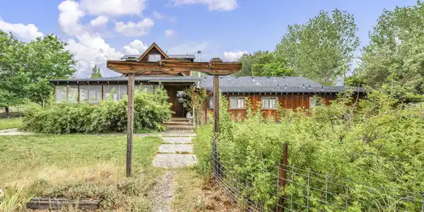 Image 4: 15-web-or-mls-100-burke-dr