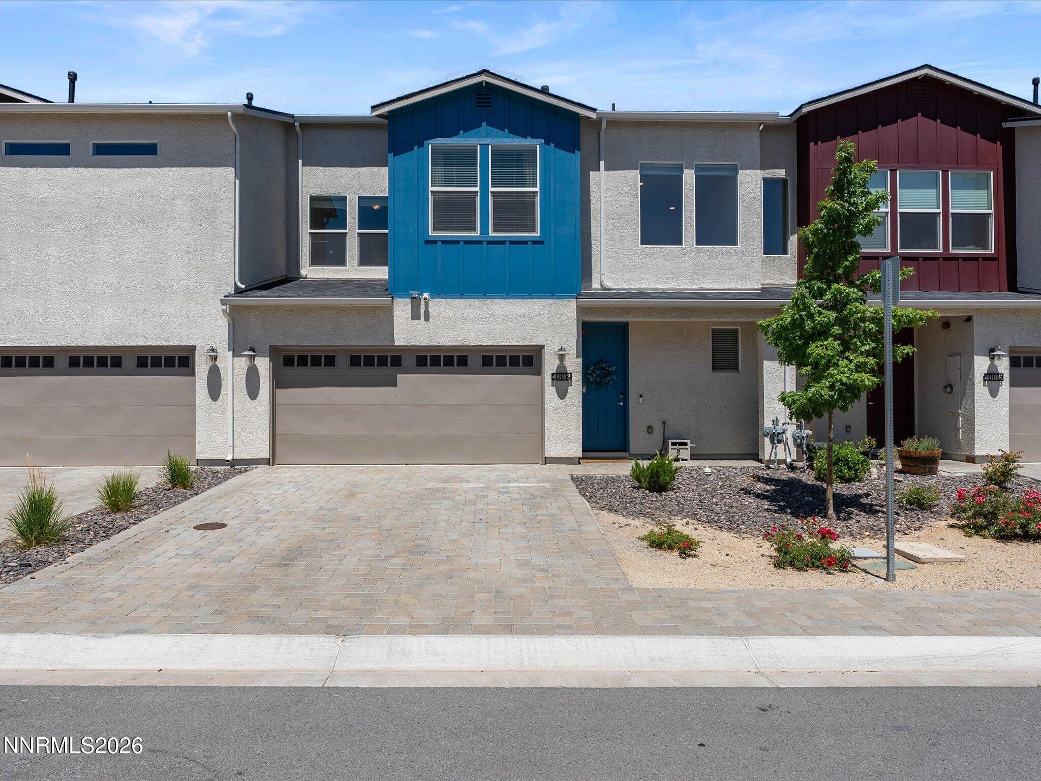 Image 2: 03-4692 Falcon Rock Ln-102
