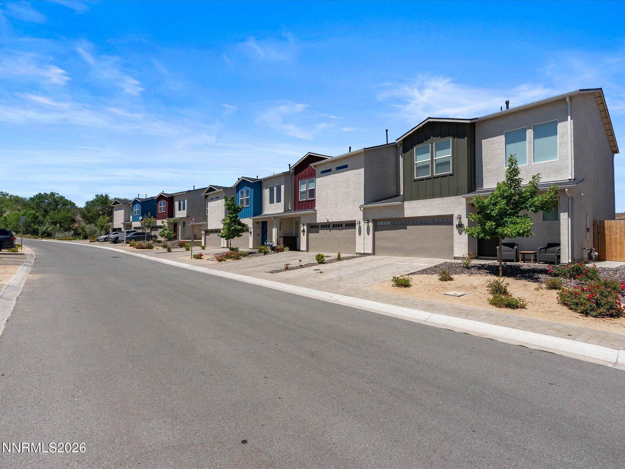 Image 3: 01-4692 Falcon Rock Ln-100