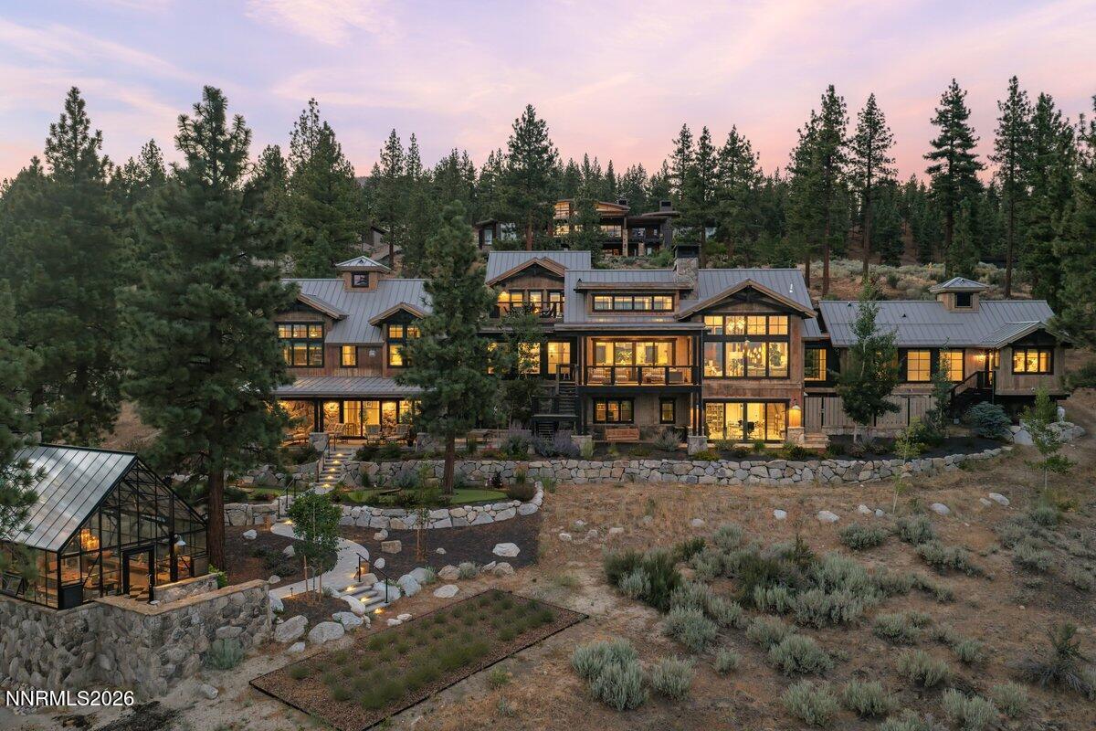 Image 1: Spectacular Setting