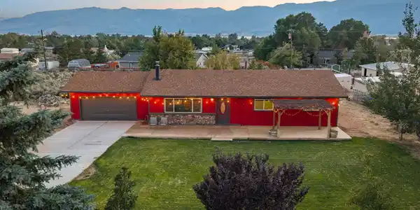 Image 2: 58-web-or-mls-2375 Brenda Way-57