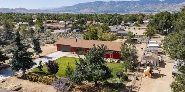 Image 3: 41-web-or-mls-2375 Brenda Way-42
