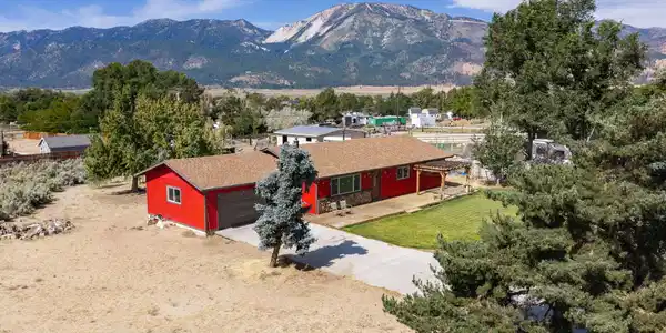 Image 4: 38-web-or-mls-2375 Brenda Way-39