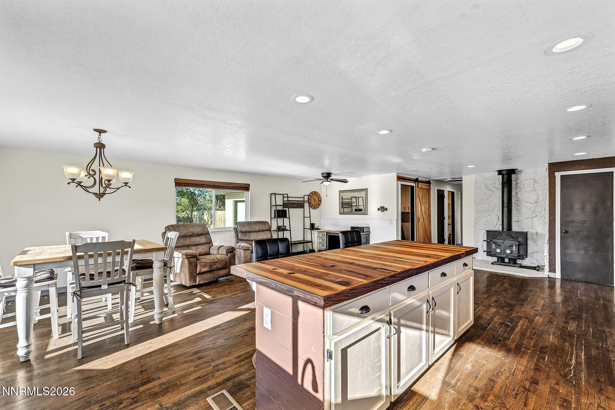 Image 2: 110-web-or-mls-2635-s-edmonds-dr