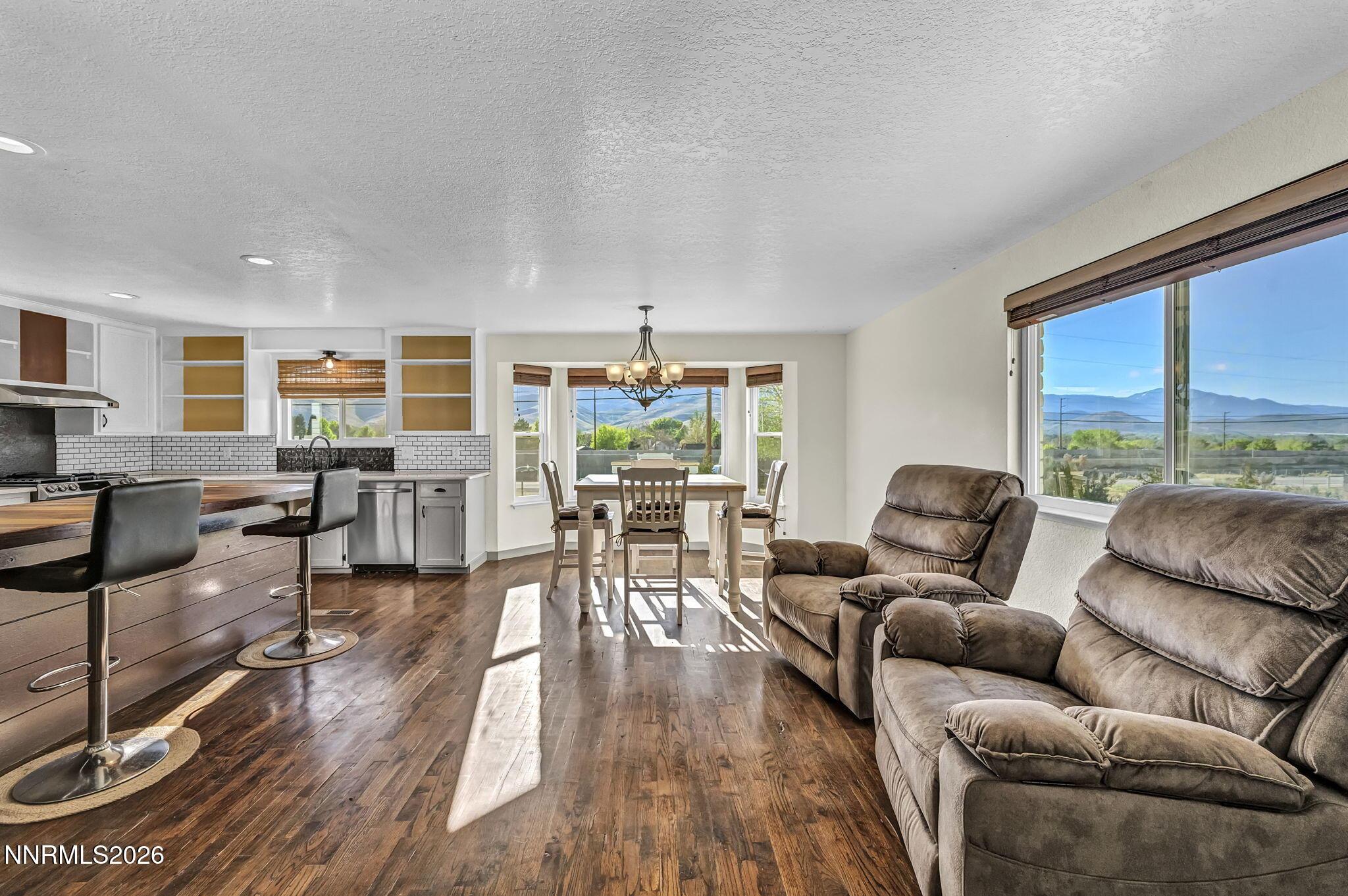 Image 3: 127-web-or-mls-2635-s-edmonds-dr