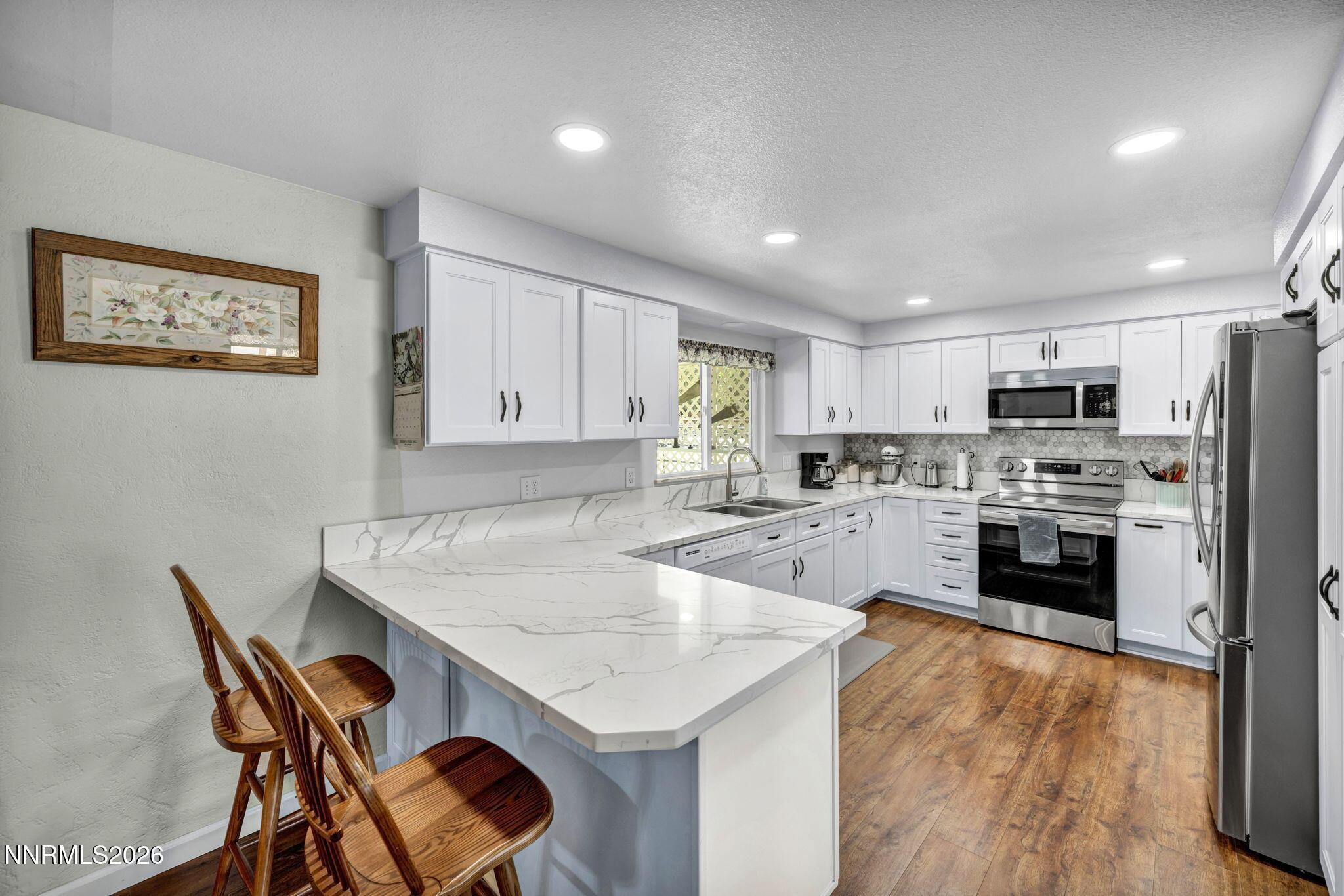 Image 2: 86-web-or-mls-7210-marlin-dr