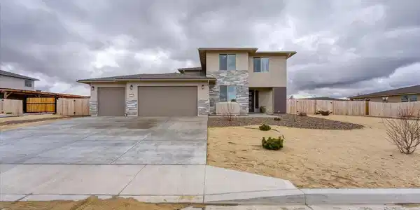 3176 Shimmer Lane