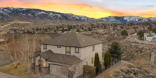 1091 Crown View Drive