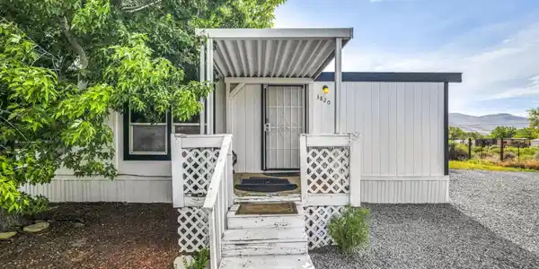 Image 2: 2-web-or-mls-3820-pershing-ln