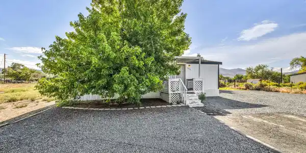 Image 4: 4-web-or-mls-3820-pershing-ln