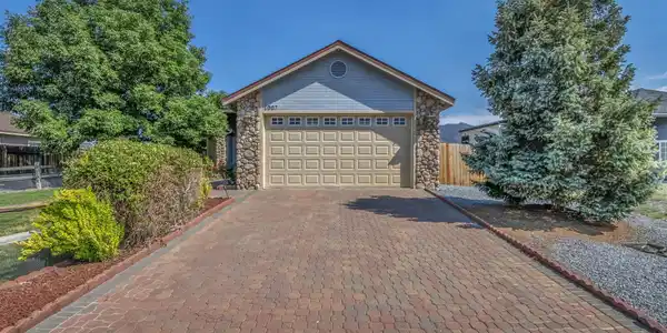 1007 Ryegrass Road