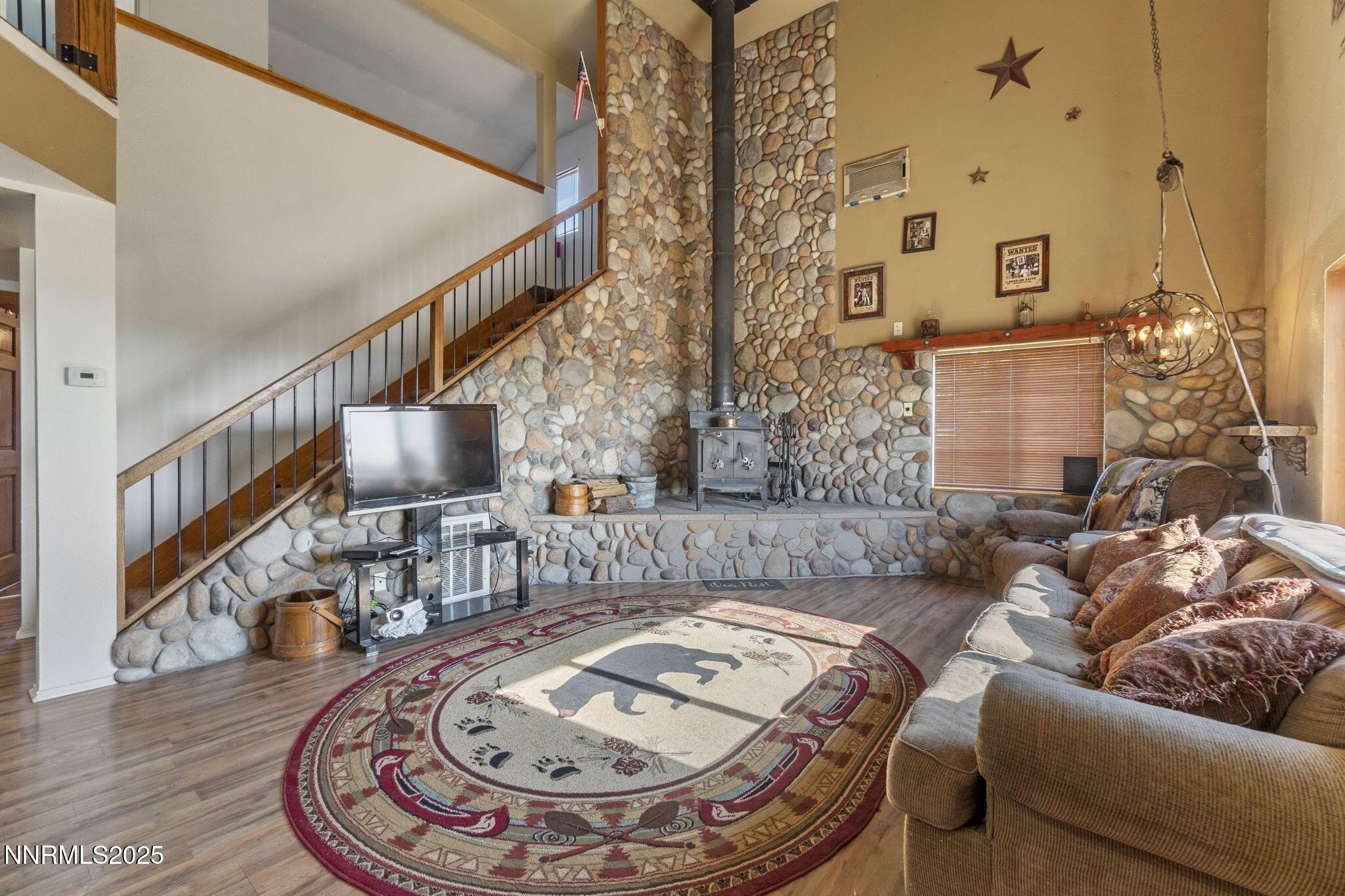 Image 4: 7-web-or-mls-DSC00575