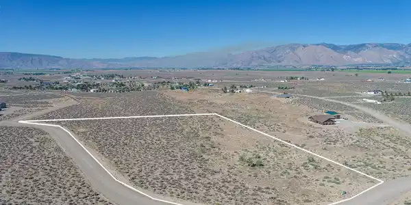 Image 2: Propertylines9