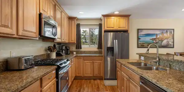 Image 3: Kitchen