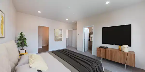 Image 3: Master Bed