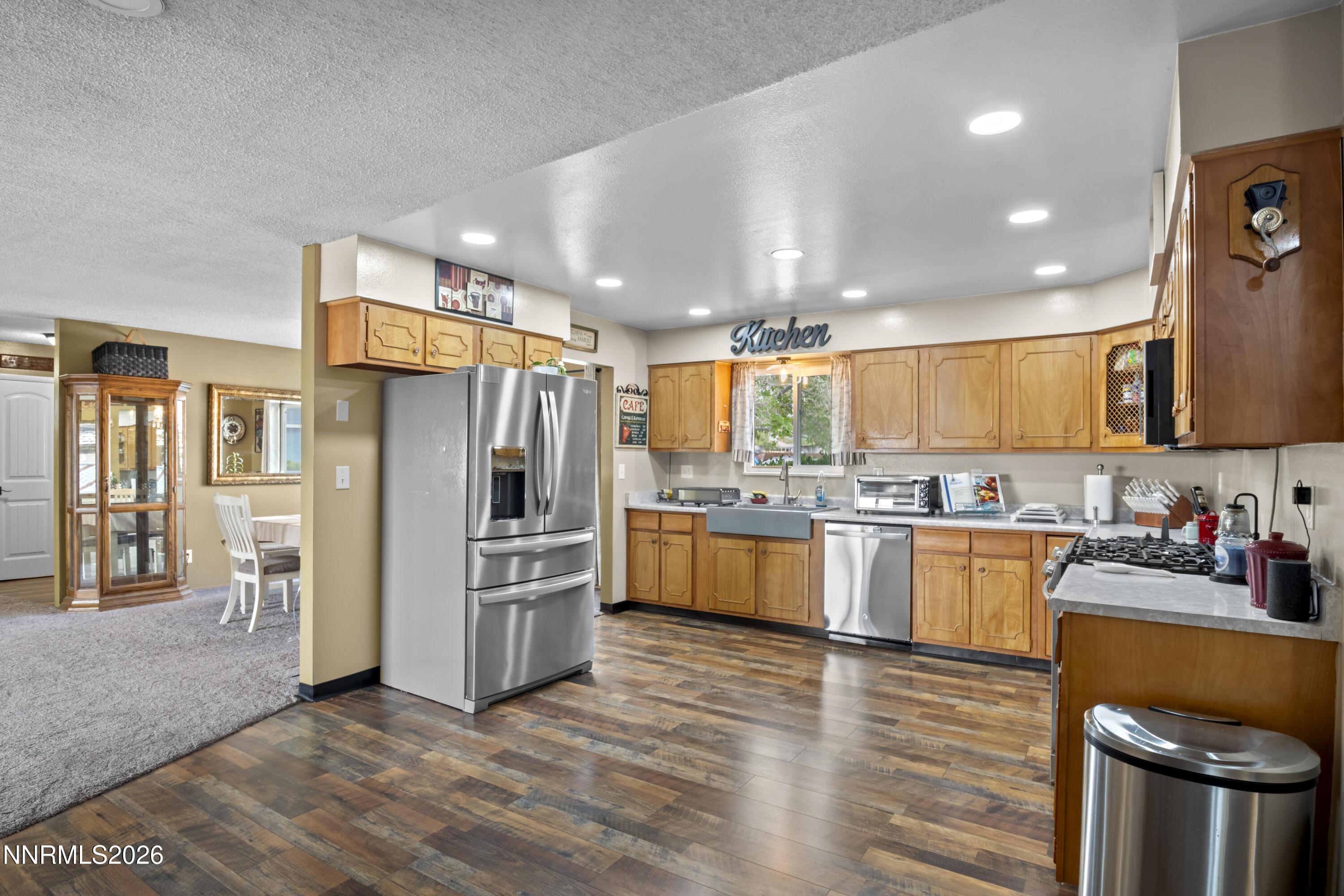 Image 4: Kitchen