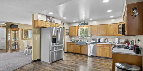 Image 4: Kitchen