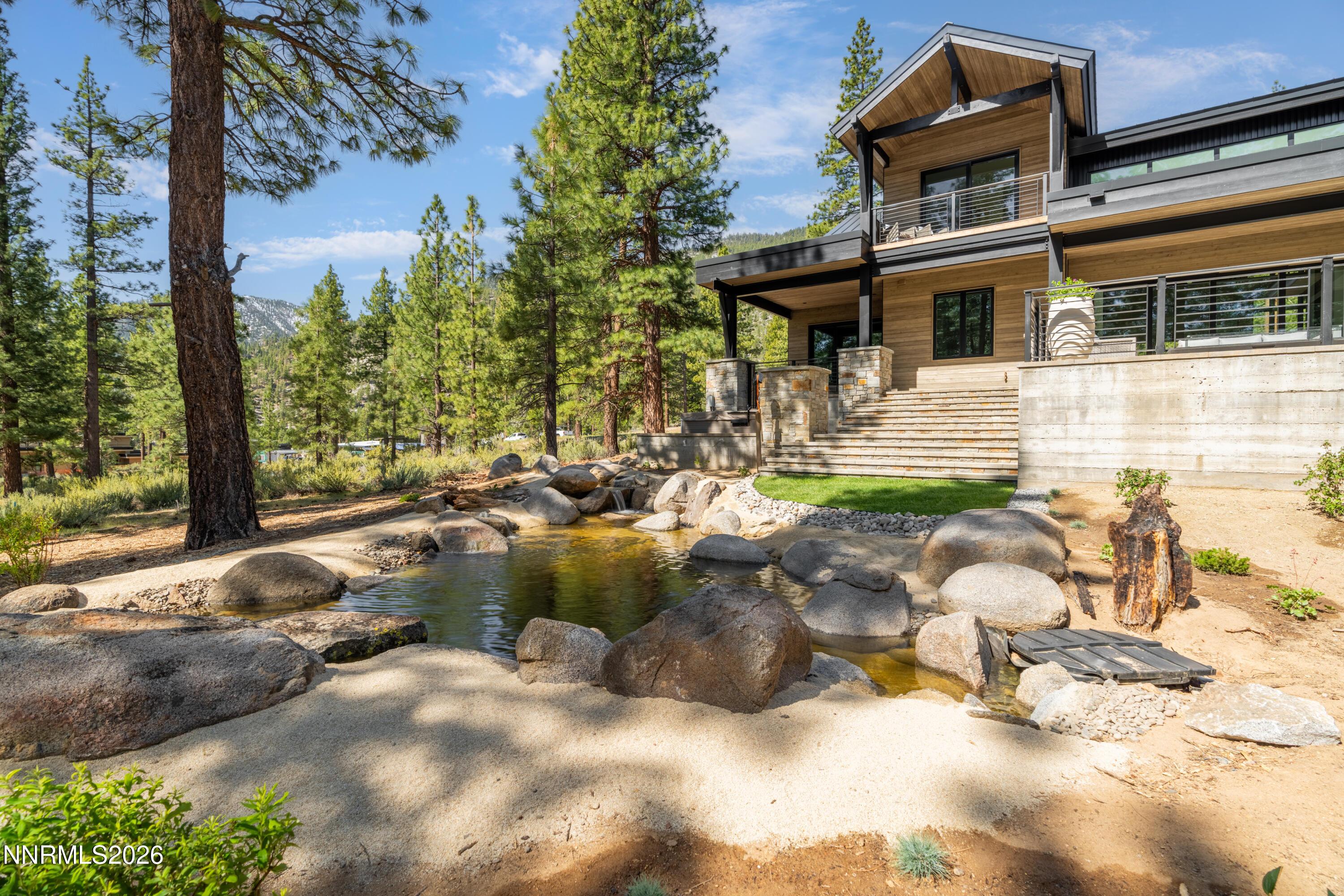 Image 3: 3574 back yard