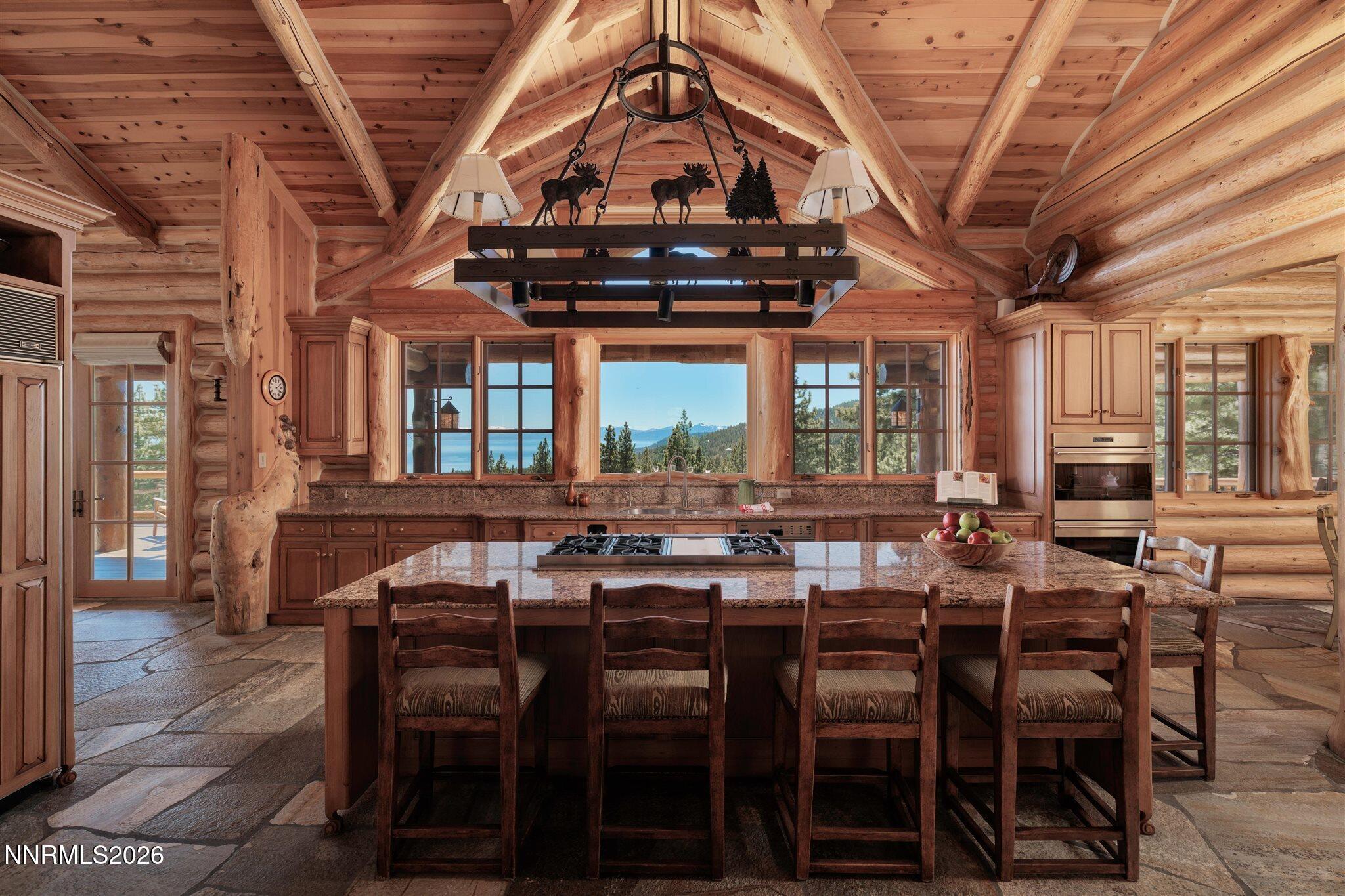 Image 4: Kitchen