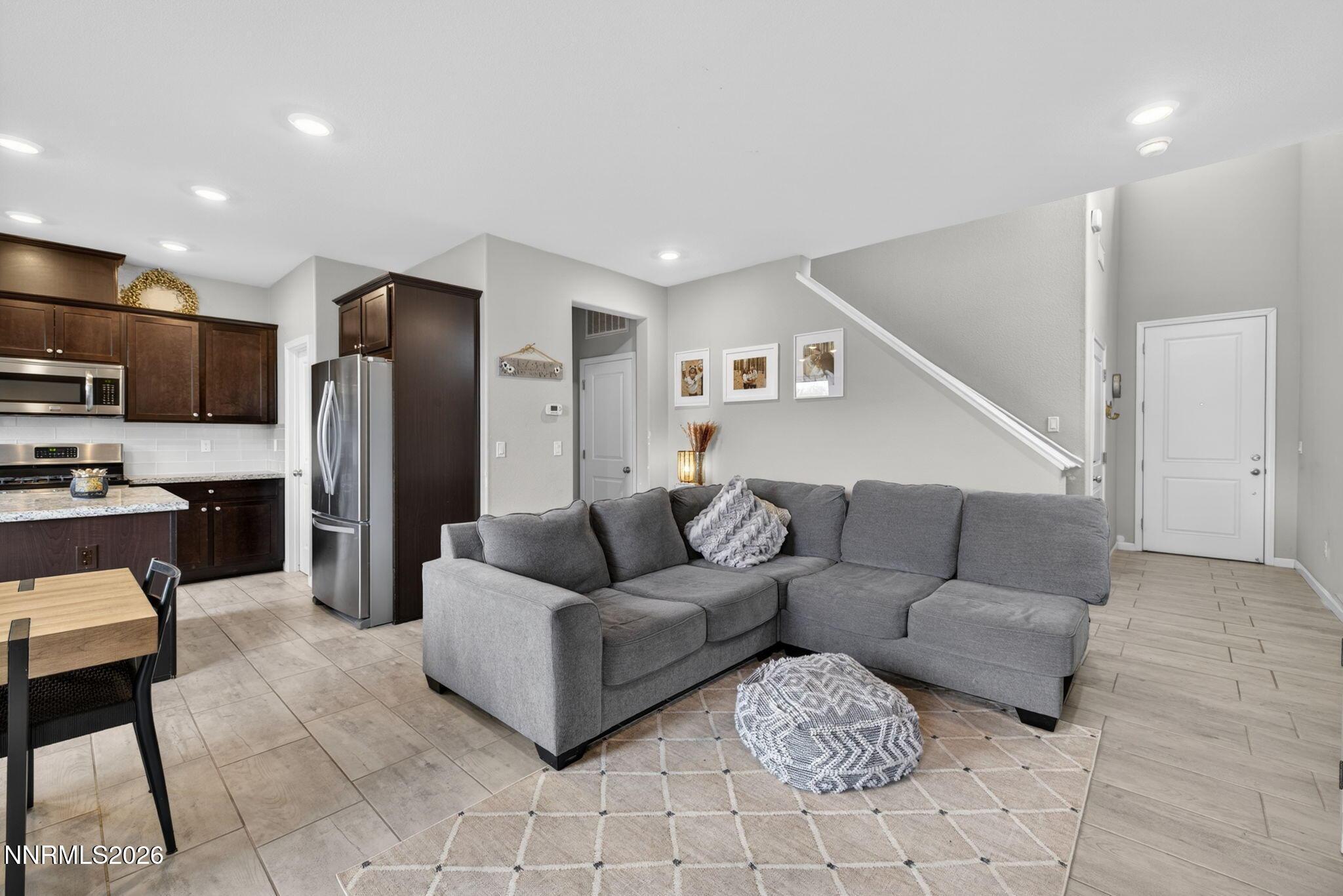 Image 2: 4-web-or-mls-775 Sarcinella-42