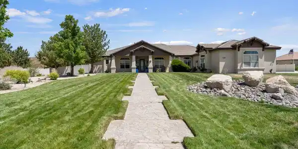 Image 2: 02-11660 Eagle Creek Sparks NV 89441 (2