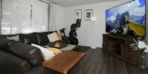 Image 4: C