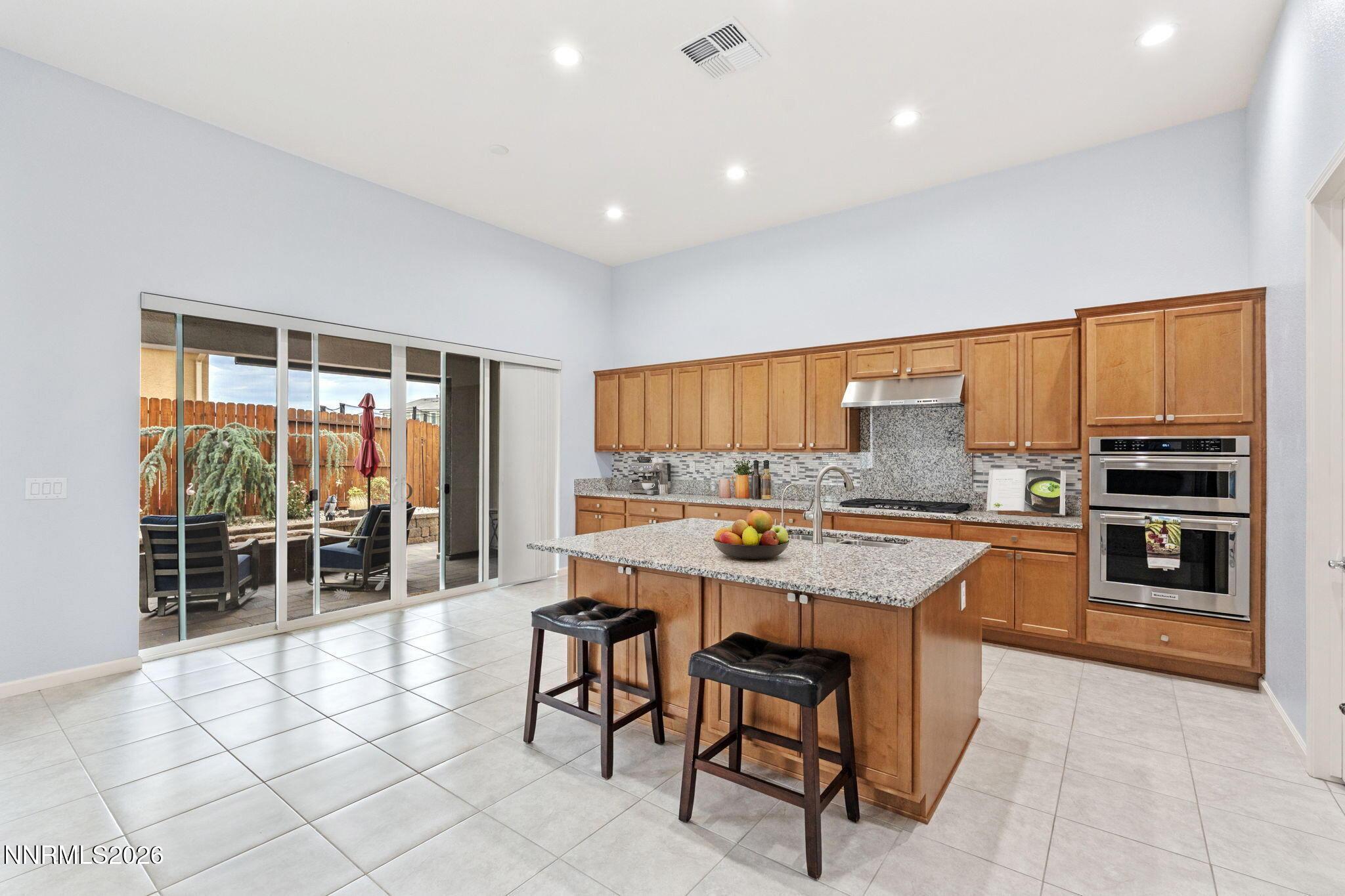 Image 3: 21-web-or-mls-Kitchen