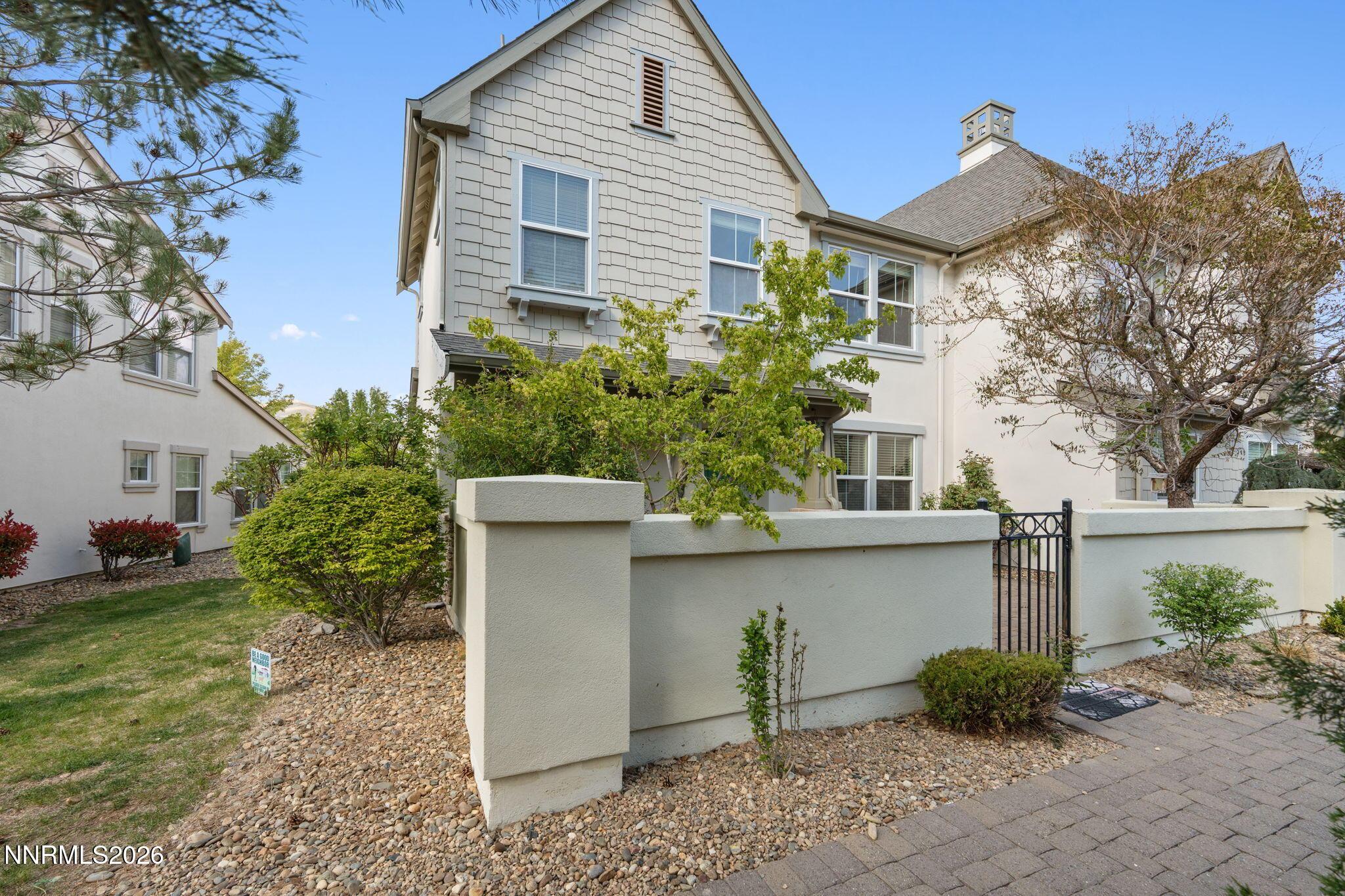 Image 2: 3-web-or-mls-DSC06513
