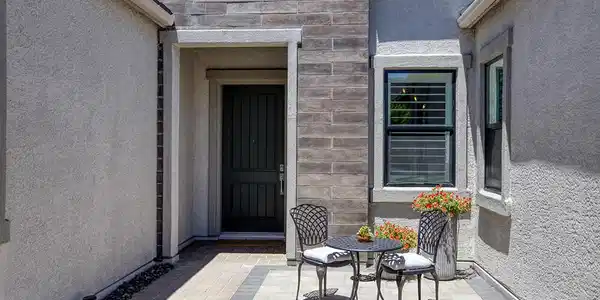 Image 2: Front Courtyard 1000x700