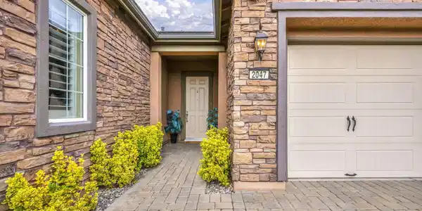 Image 3: 4-web-or-mls-2047-altair-ln