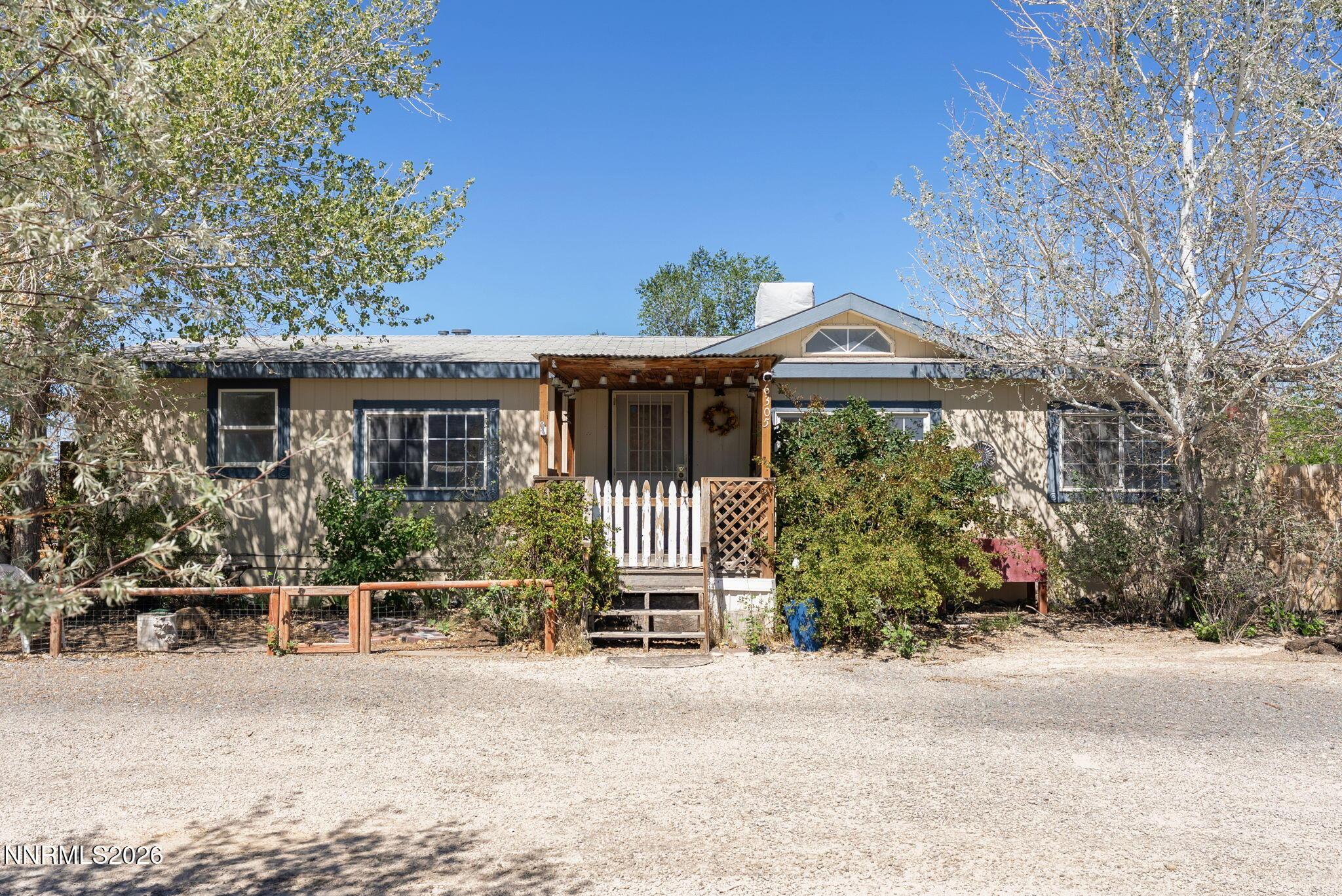 Image 1: 4-web-or-mls-6305 Crumlish St-5