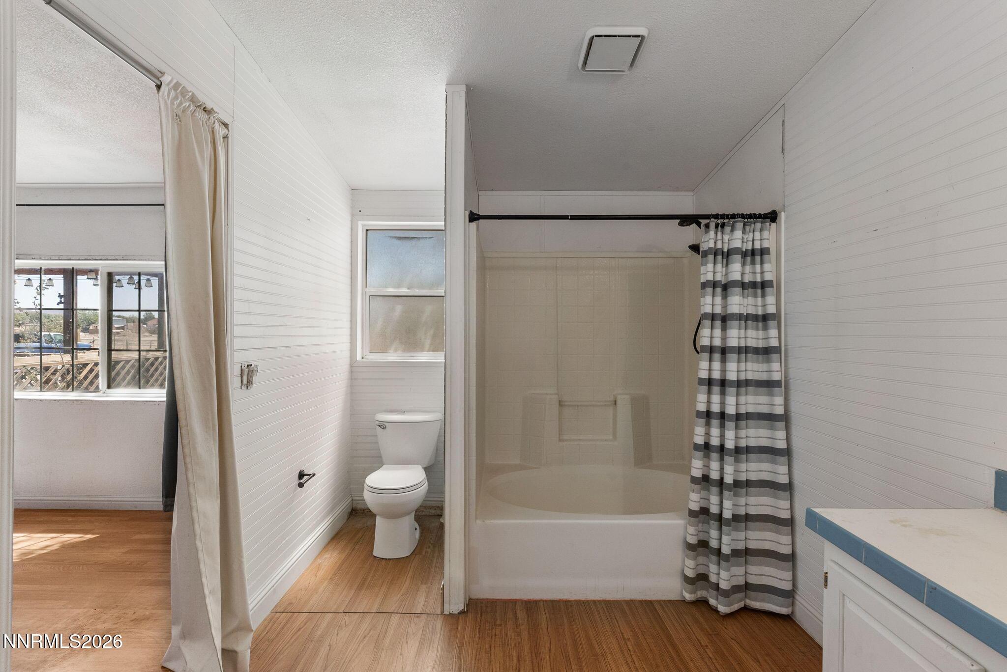 Image 4: 33-web-or-mls-6305 Crumlish St-34