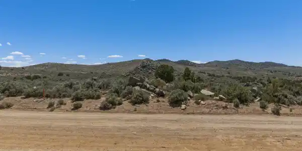 Image 3: 02-1325 Antelope Valley Rd-101