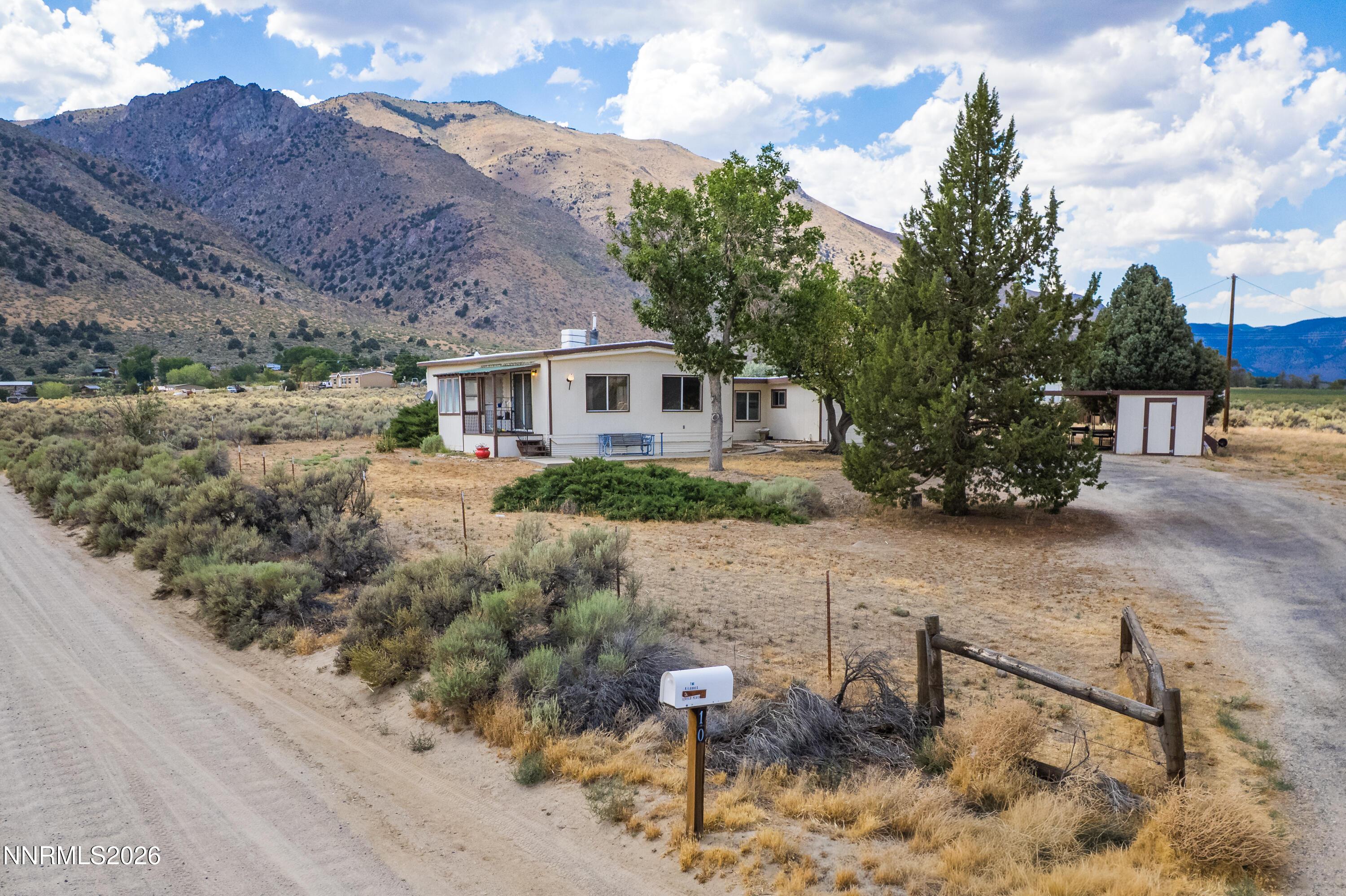Image 1: 10 Wild Peach Ln-1