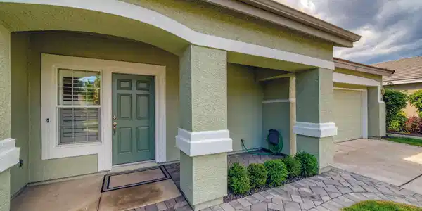 Image 2: 2-Porch