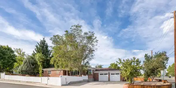 Image 2: 201 Sunnyside Dr (2 of 41)
